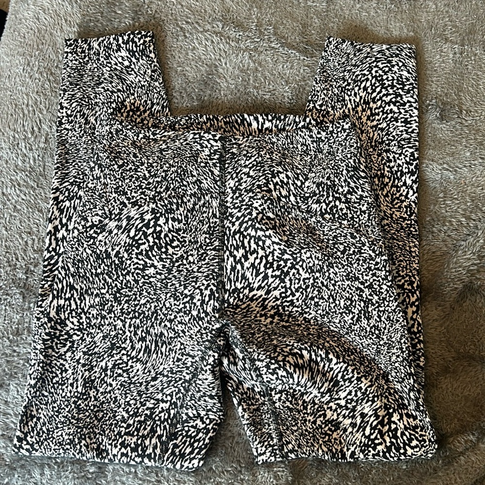 lulu instill leggings size 4 never worn